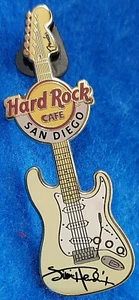 SAN DIEGO JIMI HENDRIX FIRMA 29 GUITARRAS SERIE GUARDABARROS Hard Rock Café PIN LE - Imagen 1 de 1