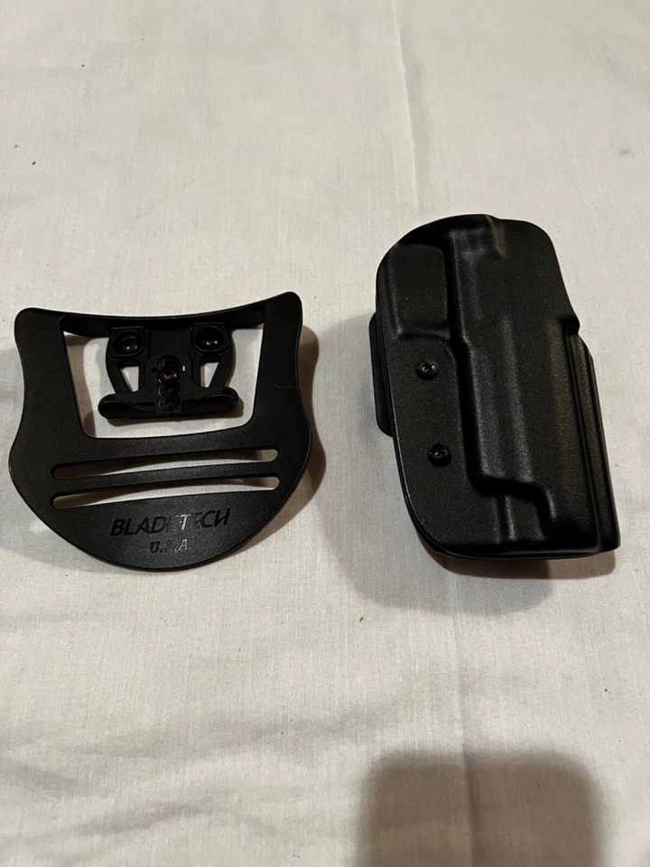 Funda Bladetech Sig Sauer P226 con accesorios para cinturón y paleta Foto 1 de 2