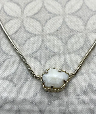 Collar Vintage Kendra Scott Mara Tess Blanco Madreperla Muy Bien Usado Foto 1 de 4