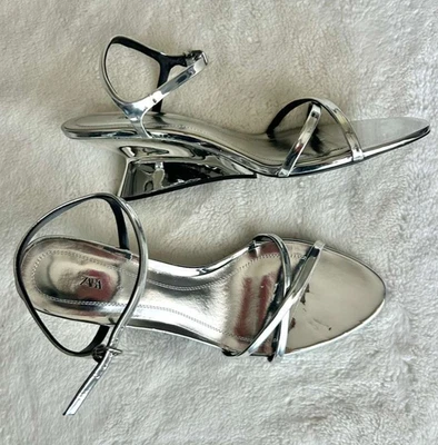 Sandalias Zara Tobillo Cromo Correa Cuña Tacones Medianos Verano Correas 40 (9) Foto 1 de 4