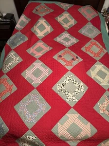 Vintage Amish handmade quilt/79 X 104/Handmade/quilted elephant/Green And Red - Picture 1 of 8