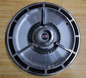 *ONE* Vintage 1964 Chevrolet Impala SS Chevelle Malibu Wheel Cover Hubcap USED - Picture 1 of 6