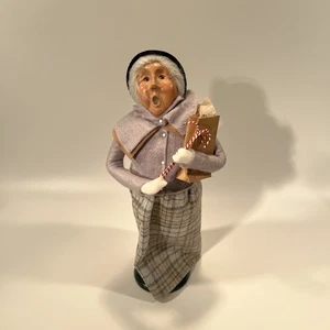 Estatuilla Christmas Byers Choice Carolers mujer con bastones de caramelo 2001 - Imagen 1 de 4