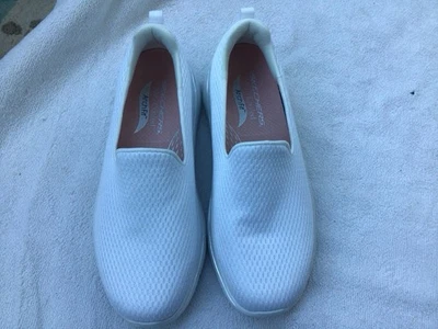 Zapatillas Skechers Air Cooled Go Walk Arch Fit NUEVAS blancas para mujer talla 8,5. Foto 1 de 4