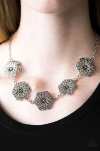 Paparazzi silver frames filigree necklace set Floral Fluorescence - Picture 1 of 1