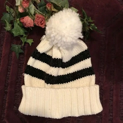 Old Navy женщин черный и белый в полоску Beanie Pom Pom шляпа один размер подходит всем новый - Изображение 1 из 4