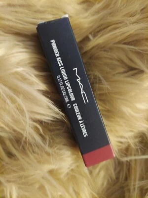 Color de labios líquido MAC Powder Kiss - #991 dedicado al chile - 5 ml / 0,17 oz - Nuevo Foto 1 de 4