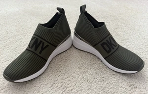 NEU DKNY Phebe modische Damen-Slipper Low-Top Keilabsatz Größe 8 - Bild 1 von 11