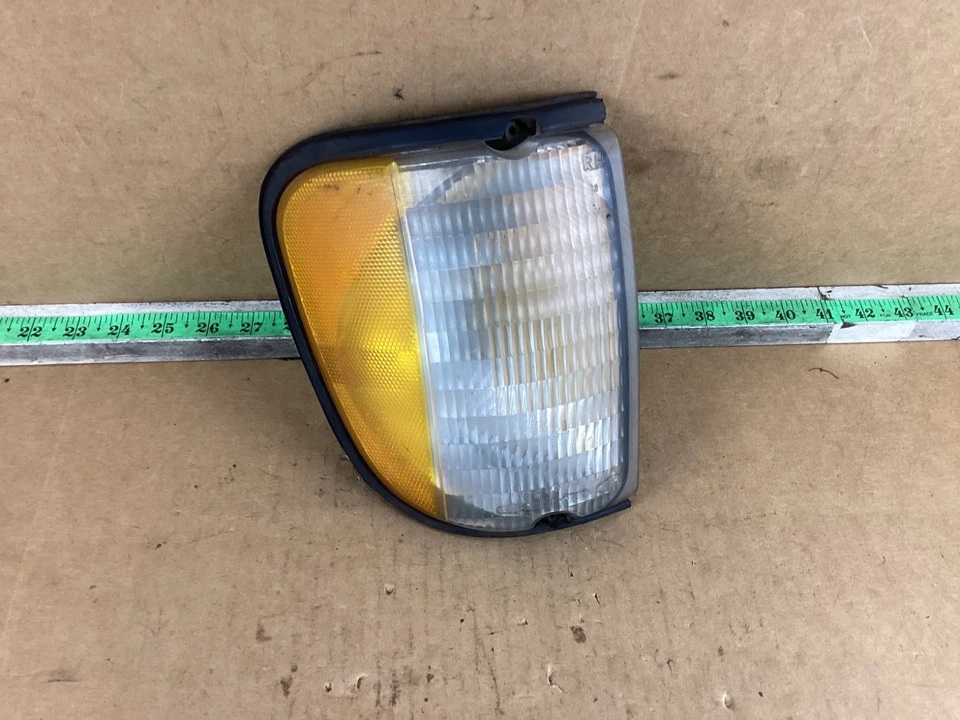 Luz intermitente esquina lado pasajero delantero derecho furgoneta Ford E-350 1992-2000 Foto 1 de 4