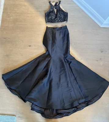 Conjunto formal Jovani maxi falda y top corto negro satinado talla 4 Foto 1 de 4