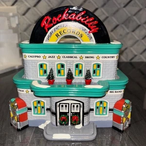 Dipartimento 56 dischi vintage Snow Village Rockabilly in scatola con luce OTTIME CONDIZIONI - Foto 1 di 13