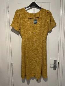VESTIDO DE MUJER SOLO MOSTAZA ESTAMPADO CUELLO EN V TALLA GRANDE REINO UNIDO NUEVO CON ETIQUETAS - Imagen 1 de 4