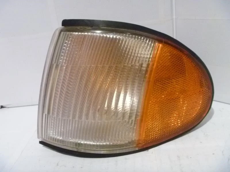 Driver Corner/Park Light Park Lamp-turn Signal Fits 92-94 SONATA 132265 - Image 1 of 3