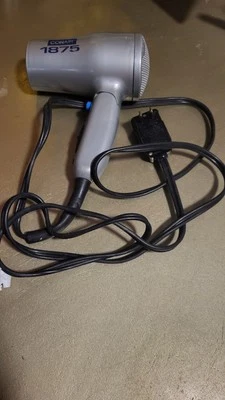 Secador de pelo con mango plegable compacto de doble voltaje Conair 1875 vatios. 1X Foto 1 de 4