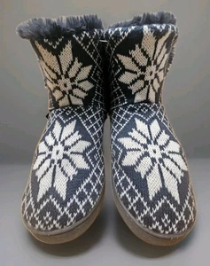 Muk Luks Wmn Knit Slippers Bootie Style Faux Fur Lined Snowflake Sz 7- 8 NWT - Picture 1 of 14