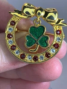IRISH Wreath Rhinestones Shamrock Dangle SOLVAR Vintage Gold Brooch Pin M-3156 - Picture 1 of 3