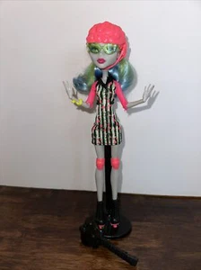 Monster High Ghoulia Yelps Roller Maze bambola Skultimate - Foto 1 di 24