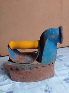 Carbón de hierro triste antiguo europeo con chimenea 19 - Imagen 1 de 12