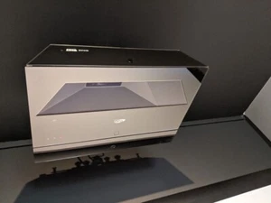 Sprzedam laserowy rzutnik kinowy Sim2 XTV ultra short throw  - Zdjęcie 1 z 5