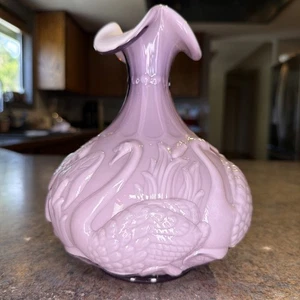 Fenton**LAVENDEL OVERLAY CASED SWAN CATTAIL VASE***95th Anniversary - Bild 1 von 6
