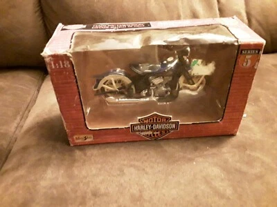 Maisto 1:18 scale Harley Davidson Motor Cycle ~NEW  - Image 1 of 4