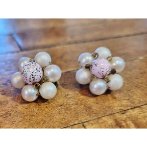 Vintage Kunstperlen & gesprenkelte rosa Perlen Clip-On Ohrringe 1 Zoll Durchmesser - Bild 1 von 3