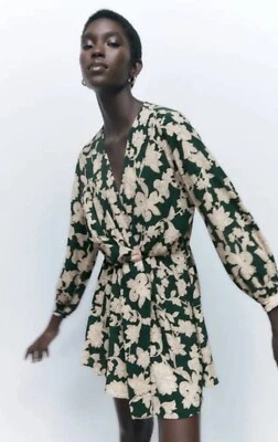 ZARA Strampler Playsuit grün Blumen vorne zum Binden Schnalle Gürtel TV On Gr... - Bild 1 von 4