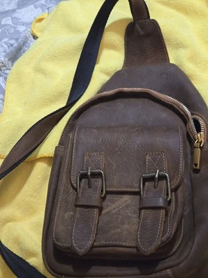 Bolso mensajero de cuero para hombre Foto 1 de 2