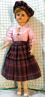 ROPA MUÑECA SSO: 28-30" BETTY, DEBBIE, ROMERO: FALDA BLUSA ROSA, PANTY, SOMBRERO Foto 1 de 4