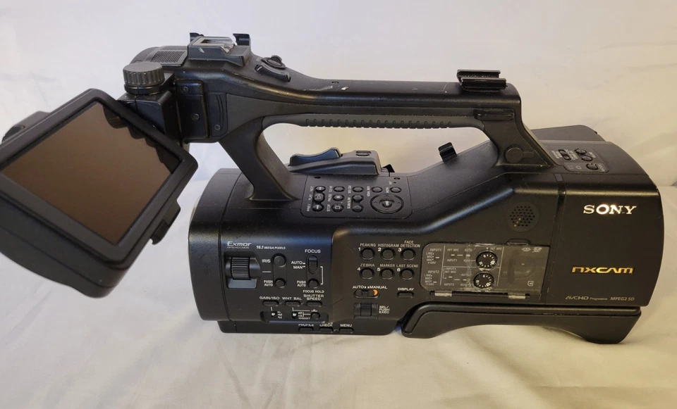 Sony NEX-EA50U Full HD Super 35 Digital Video Camcorder With Battery & Charger - Image 1 of 4