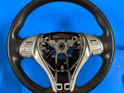 Volante Nissan Altima 2016-2018 con radio e interruptor de control de crucero OEM. Foto 1 de 4