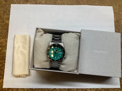 Reloj automático Seiko 5 SRPK33 caja de acero, esfera verde azulado, pulsera, fecha del día, 38 mm Foto 1 de 4