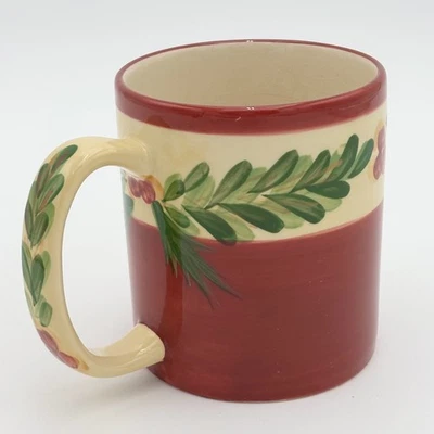 Caneca Southern Living at Home Gail Pittman Christmas Memories - Vermelha com azevinho verde - Imagem 1 de 4