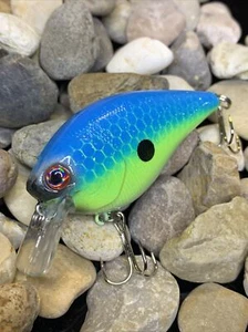 Mayhem Custom Painted 2.5 Square-Bill Shallow Diving Crankbait (AquaMan Shad) - Picture 1 of 5