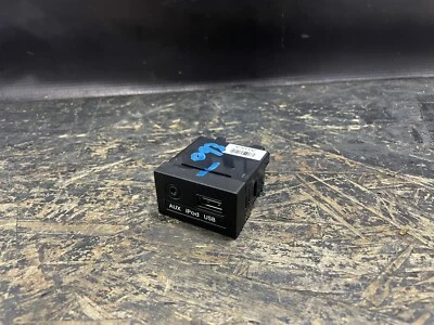 2013-2016 Hyundai Genesis Coupe OEM AUX Auxiliary USB Port Jack iPod USED - Image 1 of 4