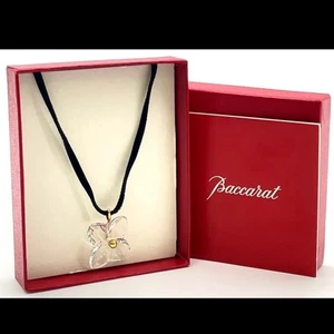 Baccarat Halskette mit Kristallblume an Samtkette - Bild 1 von 1