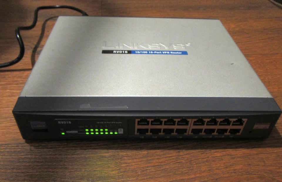 Linksys 16-Port VPN Router 10/100 RV016 - Image 1 of 4
