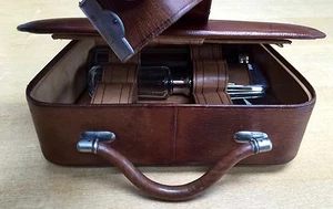 VINTAGE LADIES LEATHER INSIDE & OUT QUALITY GROOMING PURSE WITH ORIGINAL ITEMS - Picture 1 of 10