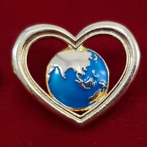 💕 Valentine  Heart Brooch Pin Gold Tone World Enamel Signed Avon  - Picture 1 of 1