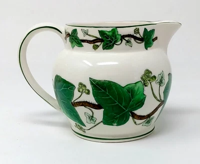 Wedgwood Napoleon 常春藤奶壶 英国制造 2 3/4 英寸 高 — 第 1/4 张图片