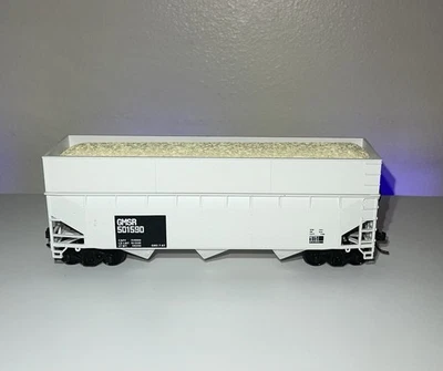 Bowser HO 70-Ton Offset Wood Chip Hopper w/Smooth-Side Extensions- GMSR - Image 1 of 4