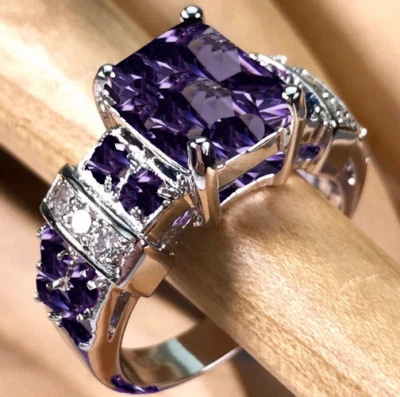Precioso anillo de cóctel relleno de oro blanco de 18 quilates (púrpura) Foto 1 de 2