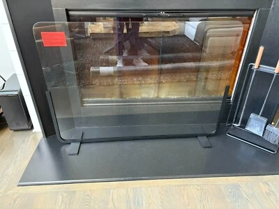 Pantalla de chimenea de vidrio moderna West Elm Willow en latón antiguo Foto 1 de 4