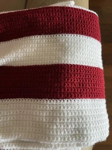 Rot & weiß gestreift gehäkelt gestrickt Schoß Überwurf Decke 55” x 38” NEU Afghanen - Bild 1 von 6