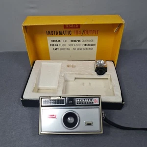 Kodak Instamatic 104 Vintage Point & Shoot Film Camera with Flash, Box Untested - Picture 1 of 7