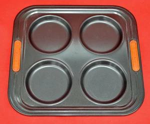 LE CREUSET: 4 TASSEN YORKSHIRE PUDDINGDOSE / TABLETT - GEBRAUCHT ABER GUT! - Bild 1 von 4