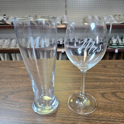 Juego de copas de vino Mr. Beer Glass & Mrs. regalo de boda novia novio pareja brindis nuevo Foto 1 de 4