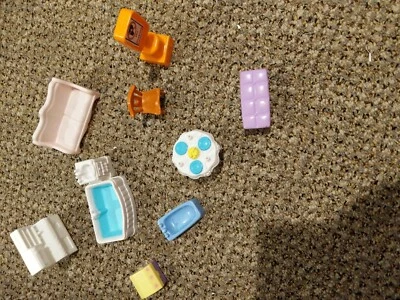 Lote de muebles de plástico vintage para casa de muñecas #2 (9 PIEZAS) Foto 1 de 4