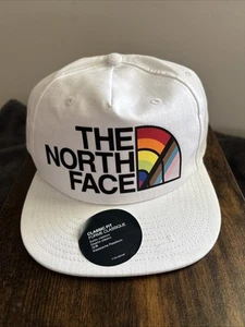 The North Face Mütze weiß Regenbogen Plaskett verstellbar Druckknopflasche Pride Logo neu mit Etikett - Bild 1 von 5