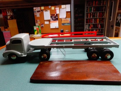 Trailer Smith Miller - Imagem 1 de 4